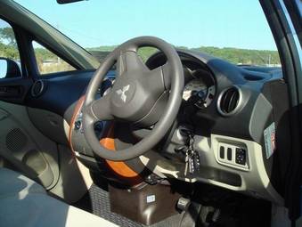 2004 Mitsubishi Colt Photos