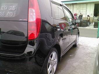 2004 Mitsubishi Colt Images