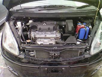 2004 Mitsubishi Colt Pictures