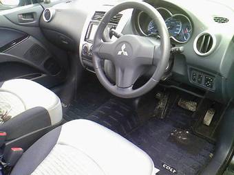2004 Mitsubishi Colt Pictures