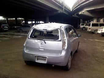 2004 Mitsubishi Colt Pictures