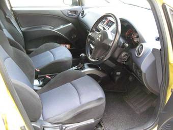 2004 Mitsubishi Colt Photos