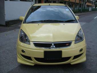 2004 Mitsubishi Colt Pictures