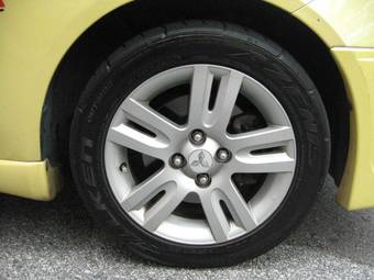 2004 Mitsubishi Colt Pics