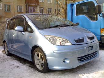 2004 Mitsubishi Colt Photos