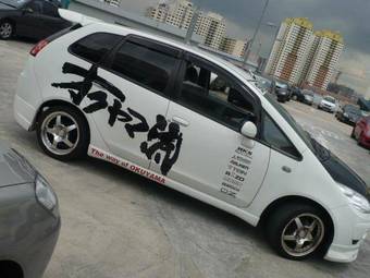 2004 Mitsubishi Colt Pictures