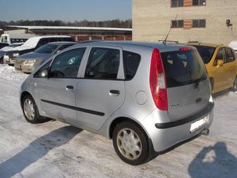 2004 Mitsubishi Colt Photos