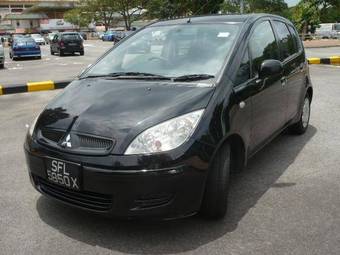 2004 Mitsubishi Colt Photos
