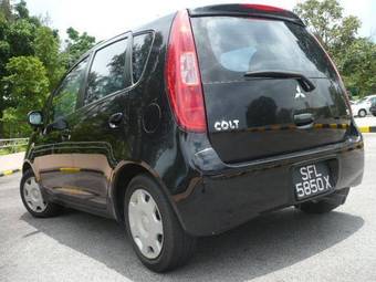 2004 Mitsubishi Colt Pictures