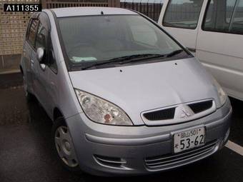 2004 Mitsubishi Colt Pictures
