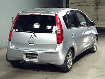 2004 Mitsubishi Colt Photos