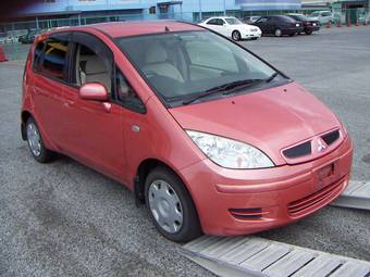 2004 Mitsubishi Colt Pictures