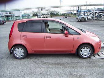 2004 Mitsubishi Colt Pictures