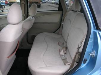 2004 Mitsubishi Colt Pictures
