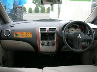 2004 Mitsubishi Colt Photos