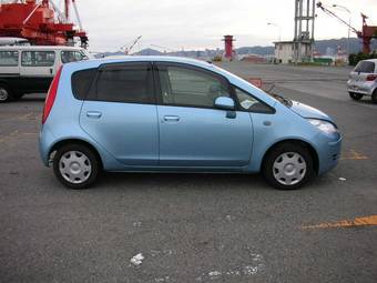 2004 Mitsubishi Colt Pictures