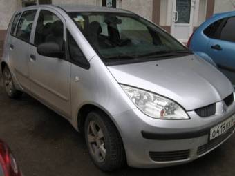 2004 Mitsubishi Colt Pictures