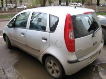 2004 Mitsubishi Colt Pictures