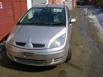 2004 Mitsubishi Colt Pictures