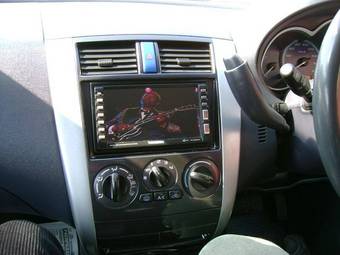 2004 Mitsubishi Colt Pictures