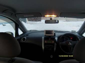 2004 Mitsubishi Colt Pictures