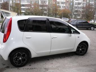 2004 Mitsubishi Colt Photos