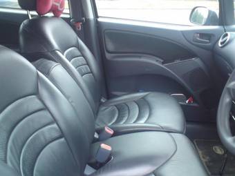 2004 Mitsubishi Colt Pictures