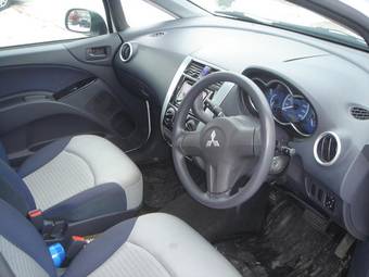 2004 Mitsubishi Colt Pictures