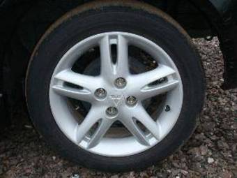 2004 Mitsubishi Colt Photos