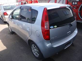 2004 Mitsubishi Colt Pictures