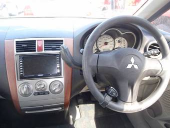2004 Mitsubishi Colt Photos