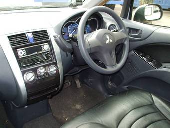 2004 Mitsubishi Colt Photos