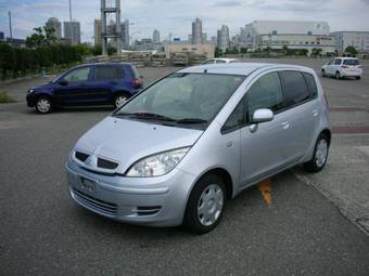 2004 Mitsubishi Colt Photos