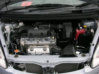 2004 Mitsubishi Colt Pictures