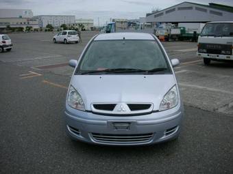 2004 Mitsubishi Colt Pictures