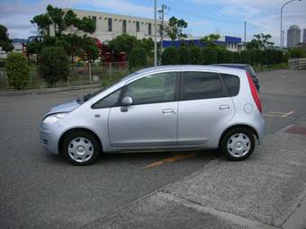2004 Mitsubishi Colt Pictures