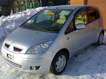 2004 Mitsubishi Colt Photos