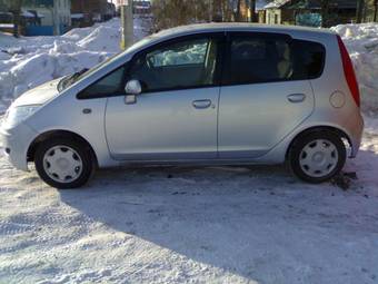2004 Mitsubishi Colt Pictures