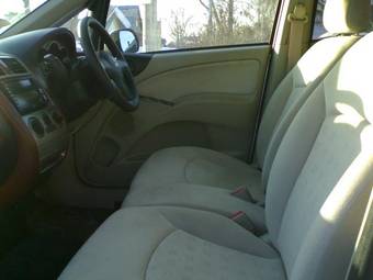 2004 Mitsubishi Colt Photos