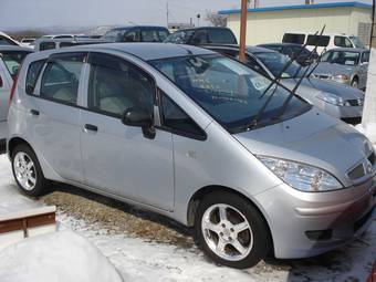 2004 Mitsubishi Colt Photos