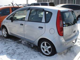 2004 Mitsubishi Colt Photos