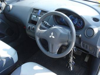 2004 Mitsubishi Colt Photos