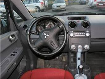 2004 Mitsubishi Colt Pictures