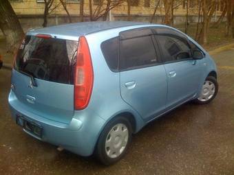 2004 Mitsubishi Colt Photos