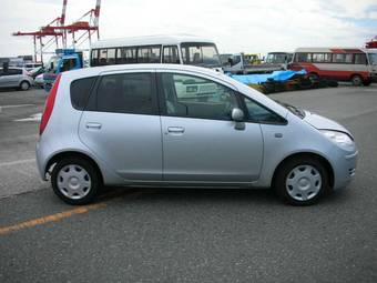 2004 Mitsubishi Colt Pictures