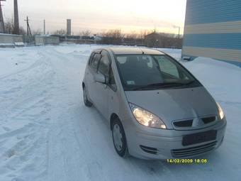 2004 Mitsubishi Colt Pictures