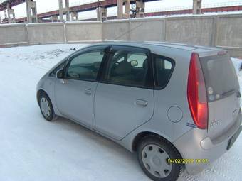 2004 Mitsubishi Colt Photos