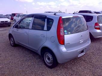 2004 Mitsubishi Colt Pictures