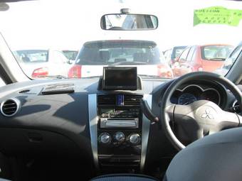 2004 Mitsubishi Colt Pictures
