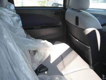 2004 Mitsubishi Colt Pictures
